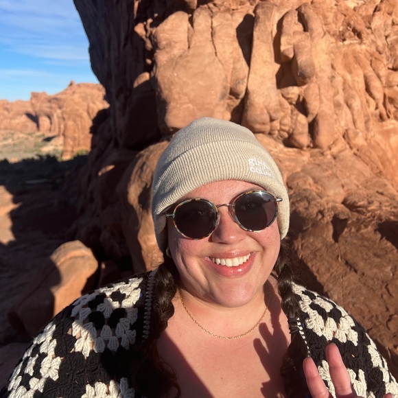 Meet your Posher, Alyssa - Picture 5 of 5